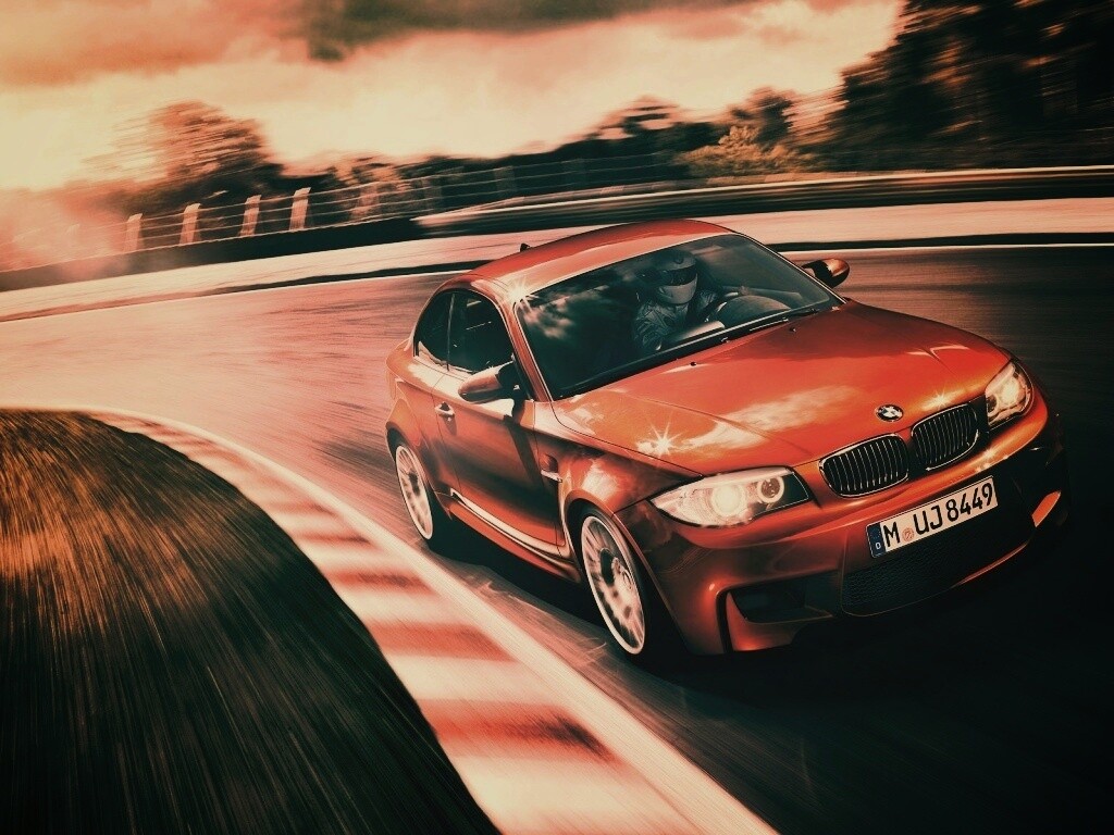 Гонщик за рулем BMW M1 обои