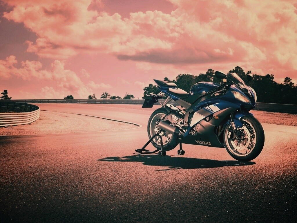 Yamaha R6 на трассе обои