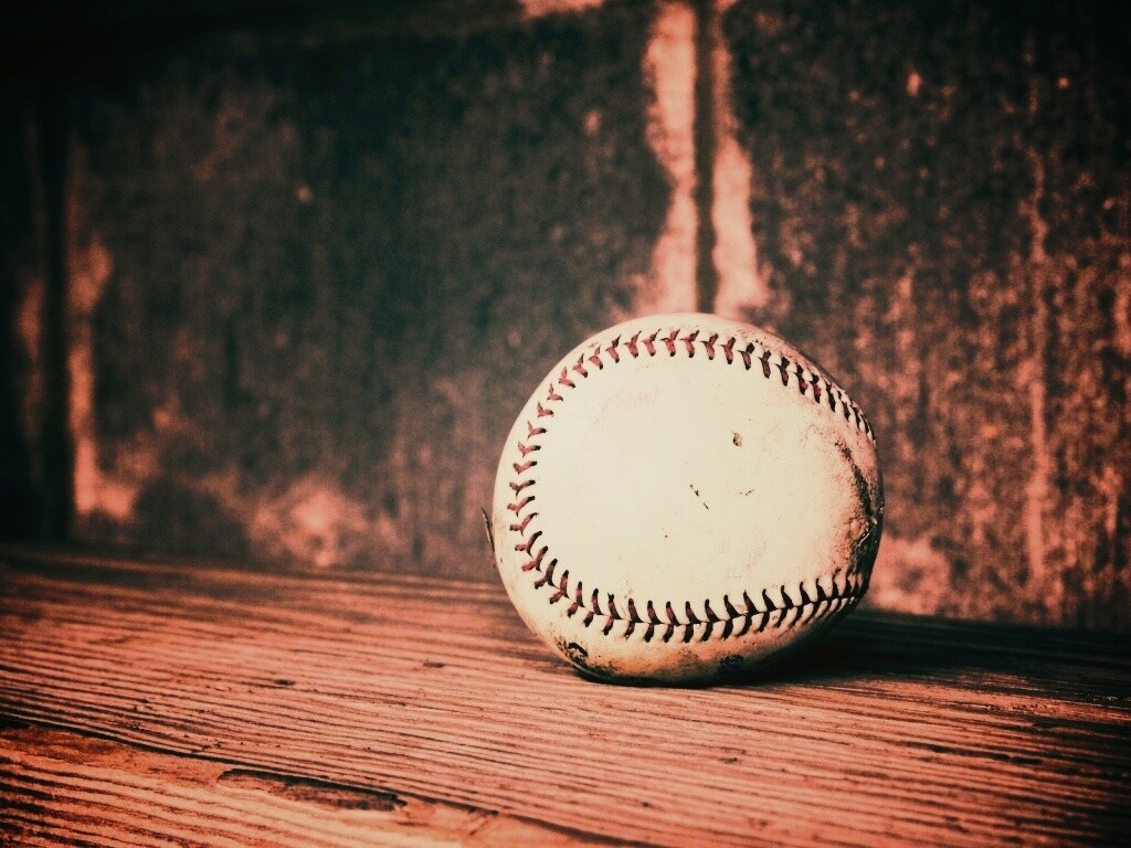 Старый бейсбольный мяч обои