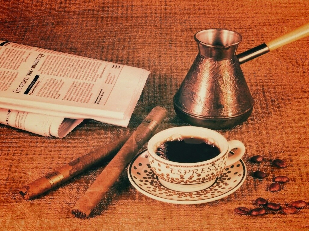Утренний кофе, газета и сигары обои