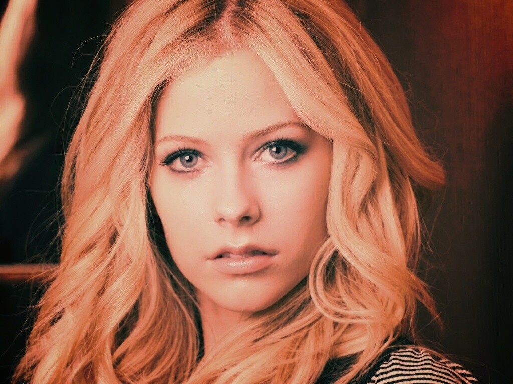 Блондинка Аврил Лавин обои