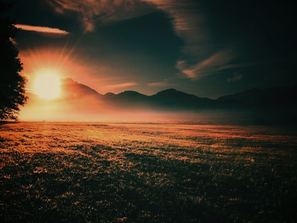 Восход над горами обои