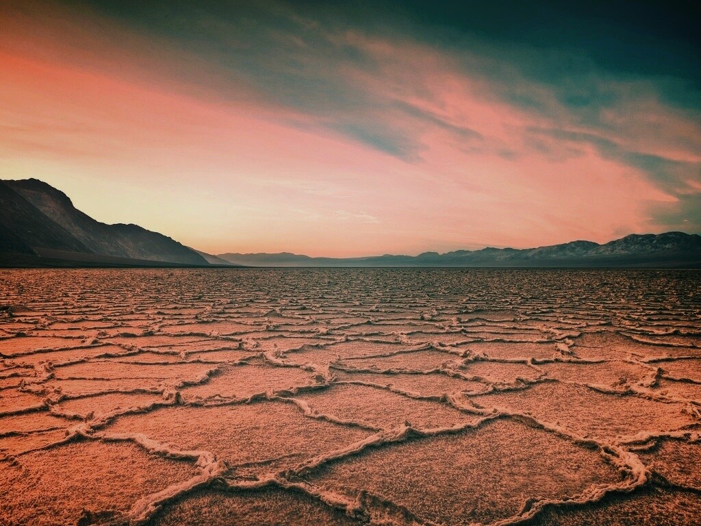 Высохшее пустынное озеро обои