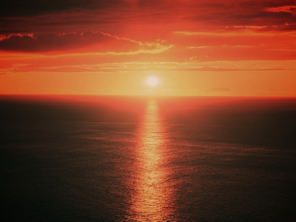 Закат и его отражение в море обои