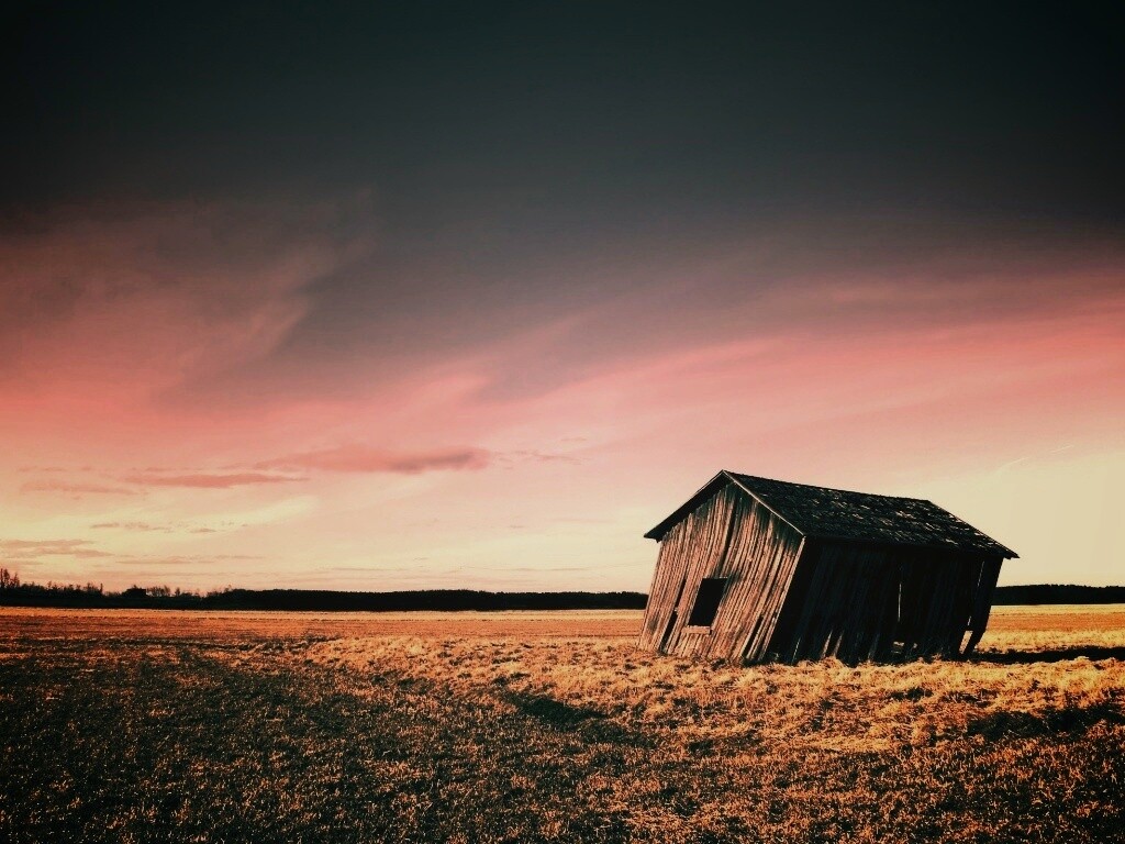 Покосившийся сарай обои