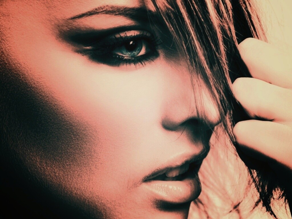 Глаза цвета моря обои