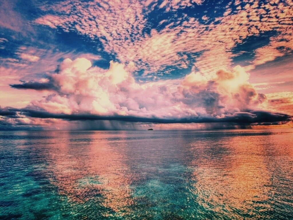 Тучи над морем обои