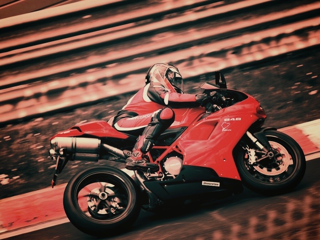 Красный мотоцикл обои