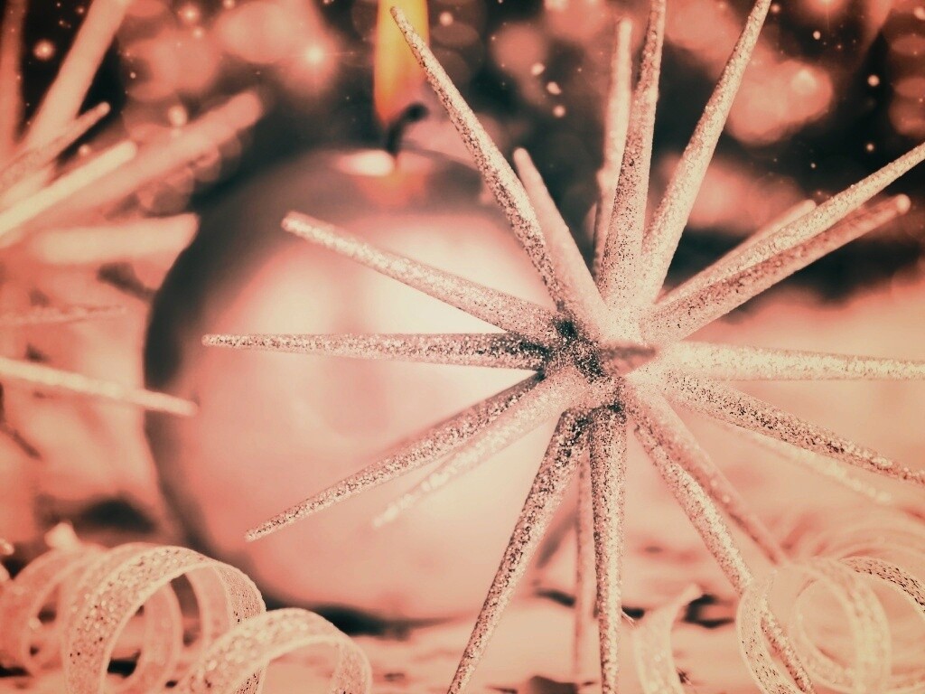 Новогодние игрушки и украшения обои