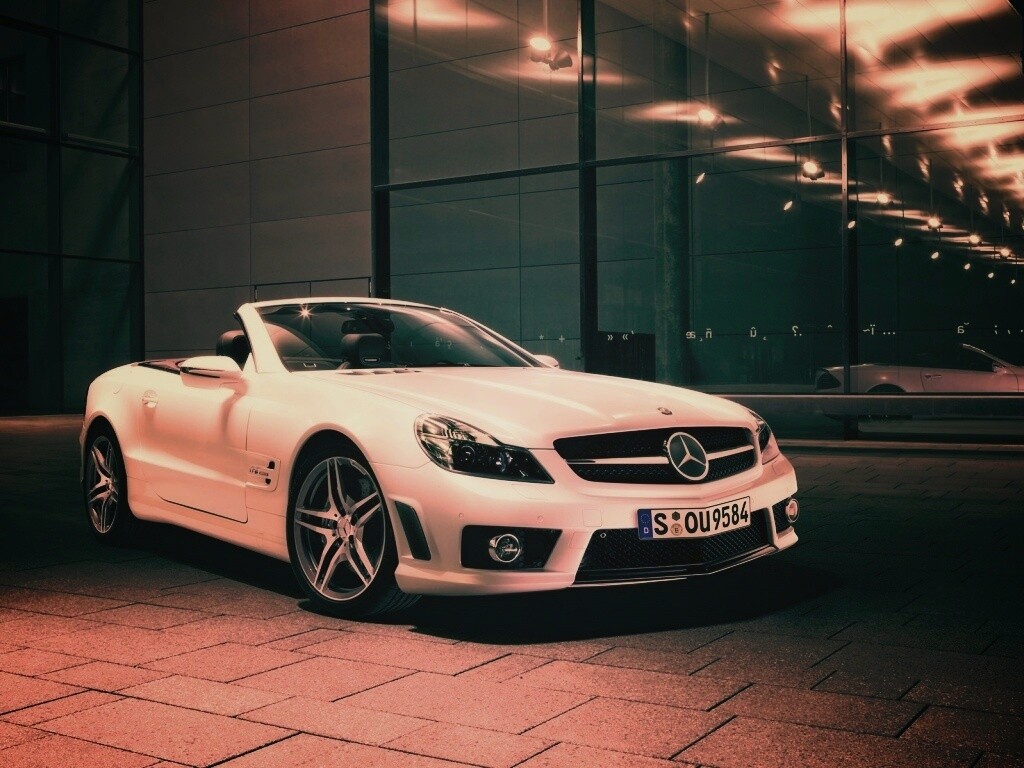 Белый мерседес с открытым верхом обои