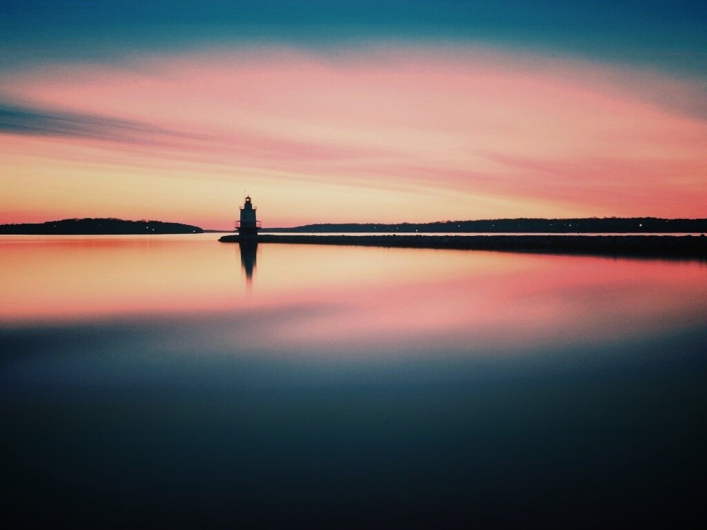 Маяк и его отражение обои