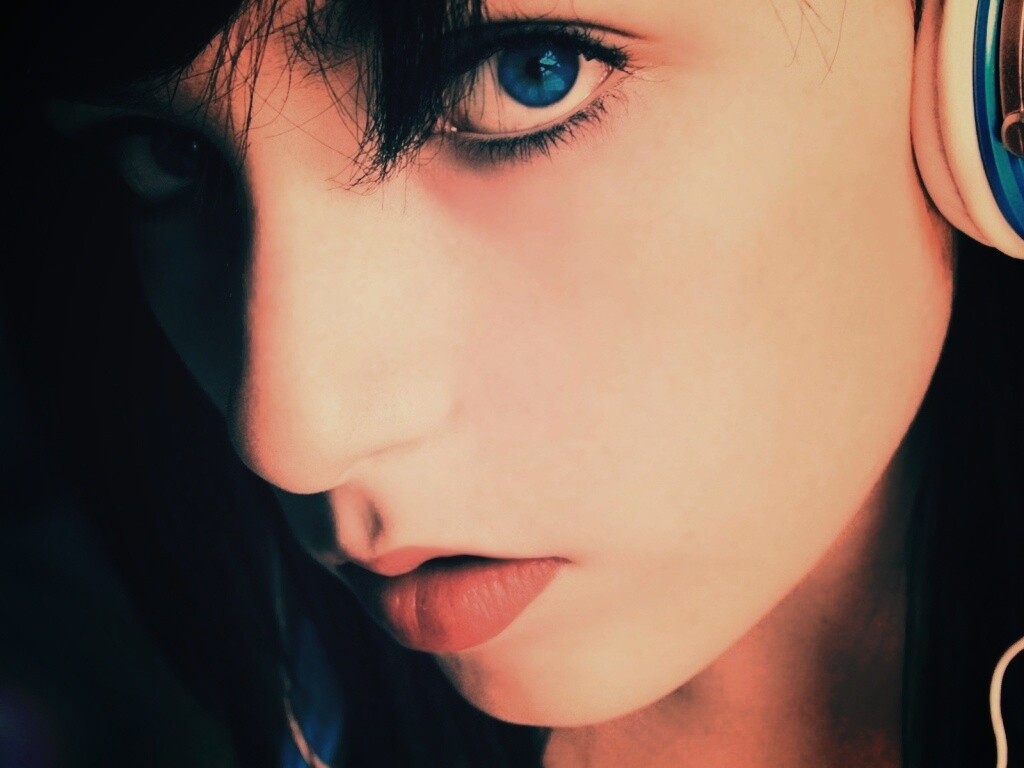 Наушники и девушка обои