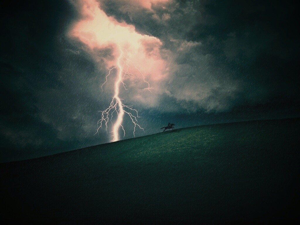 Всадник в буре обои