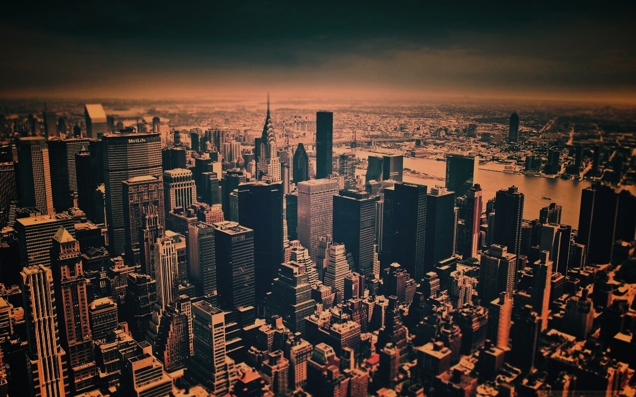 Темное небо над городом обои