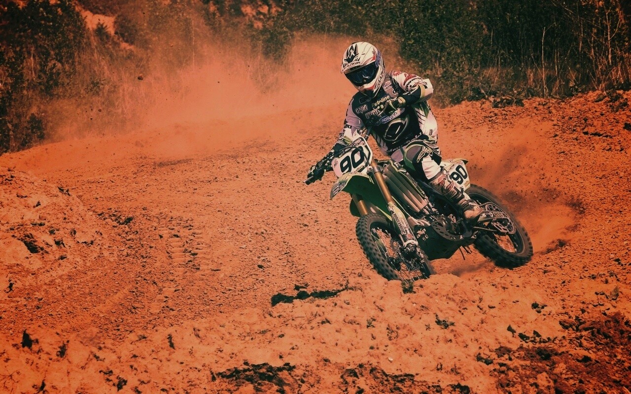 На мототреке обои