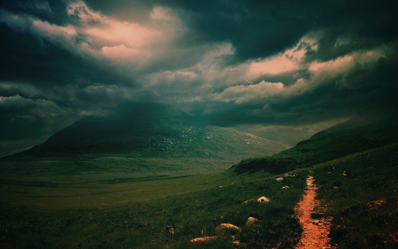 Тропинка средь холмов обои