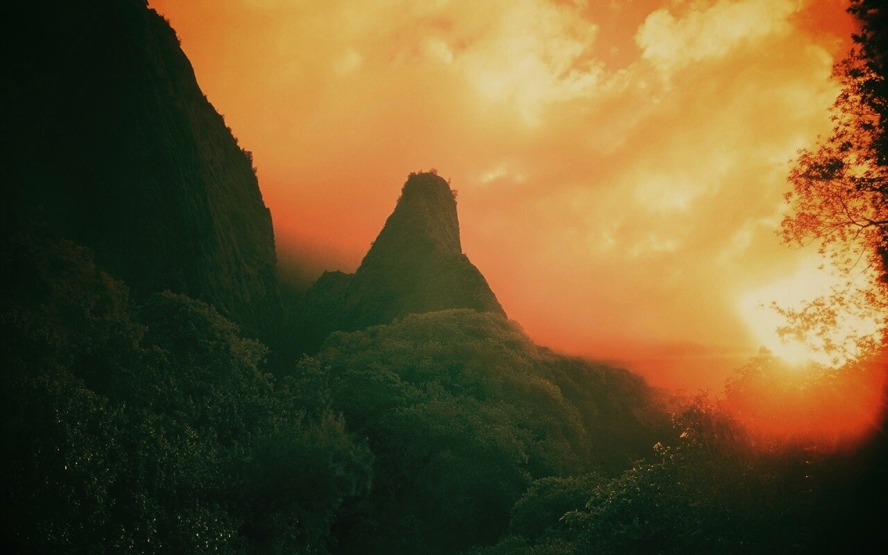 Заросшие джунглями горы обои