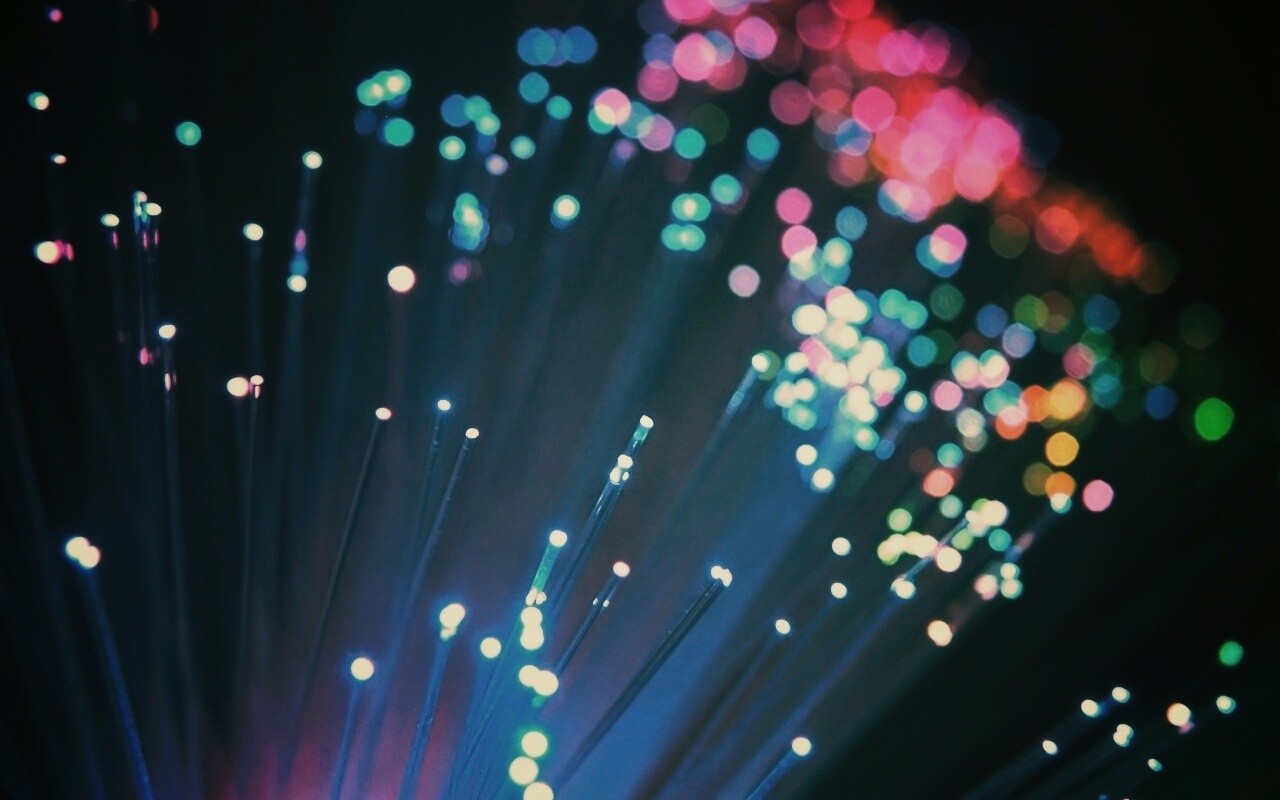 Огоньки на оптоволокне обои