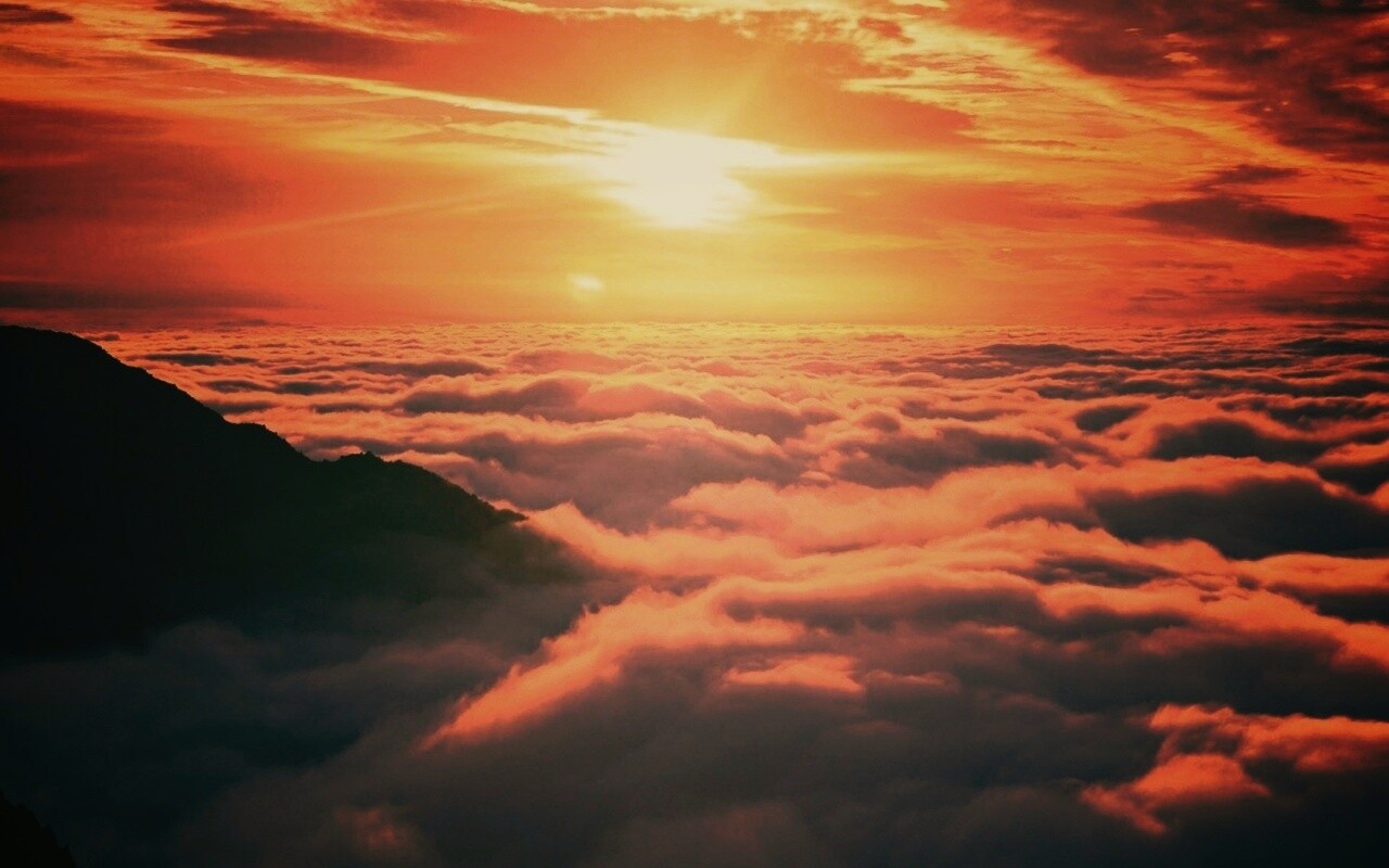 Горы выше облаков обои