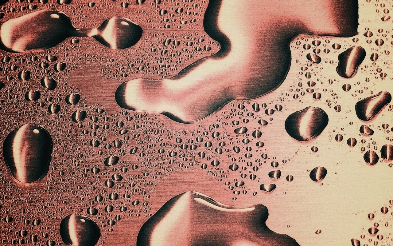 Вода на металлической поверхности обои