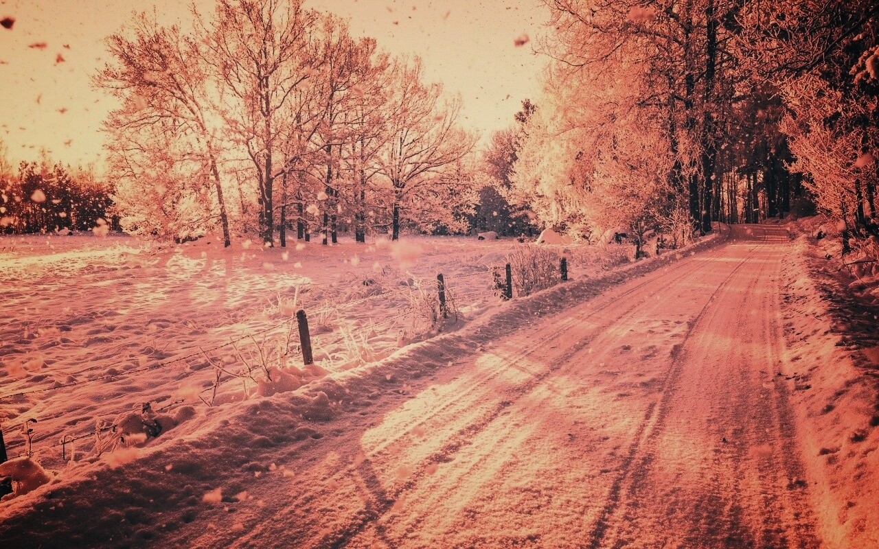 Снежная дорога залитая солнцем обои