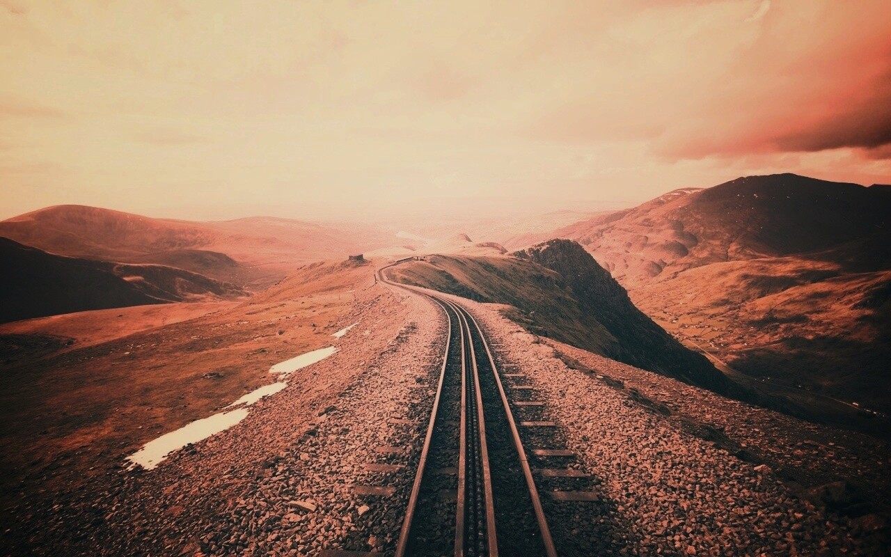 Рельсы уходящие вдаль обои