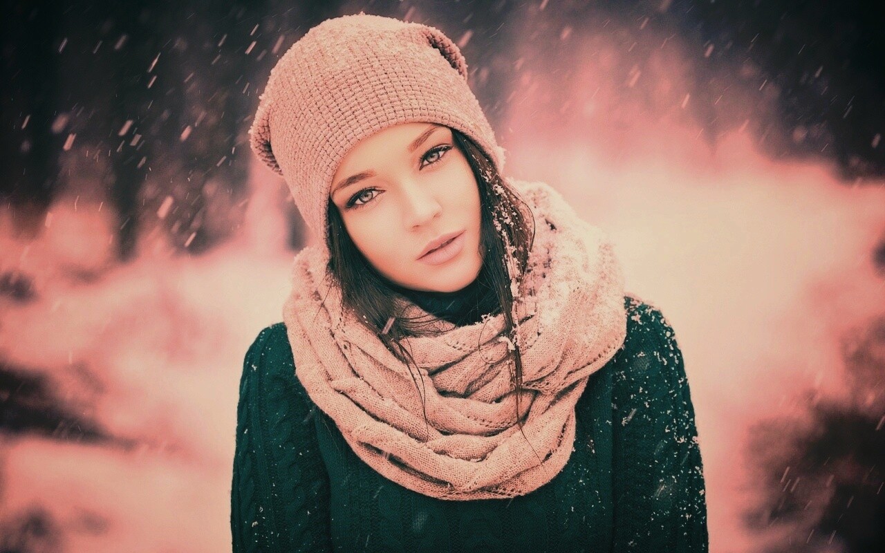 Девушка в снегопад обои