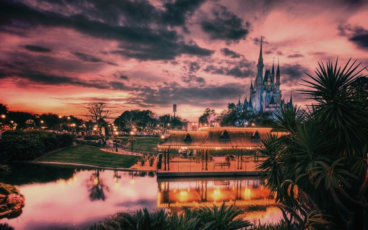 Диснеёленд вечером обои