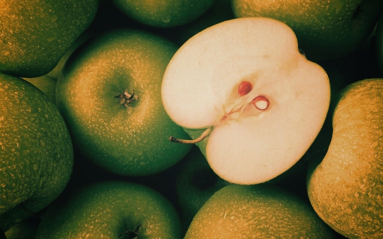 Вкусные свежие яблоки обои