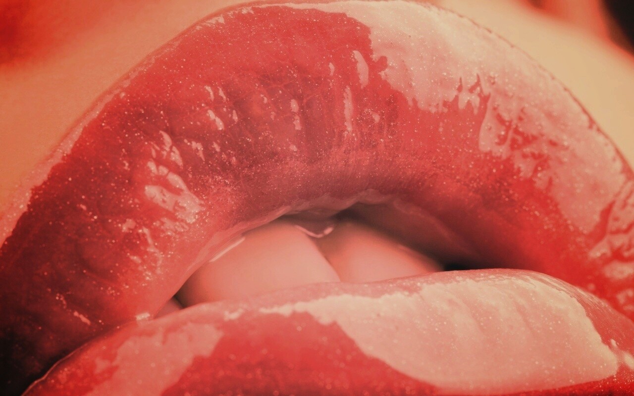 Губы с блеском обои