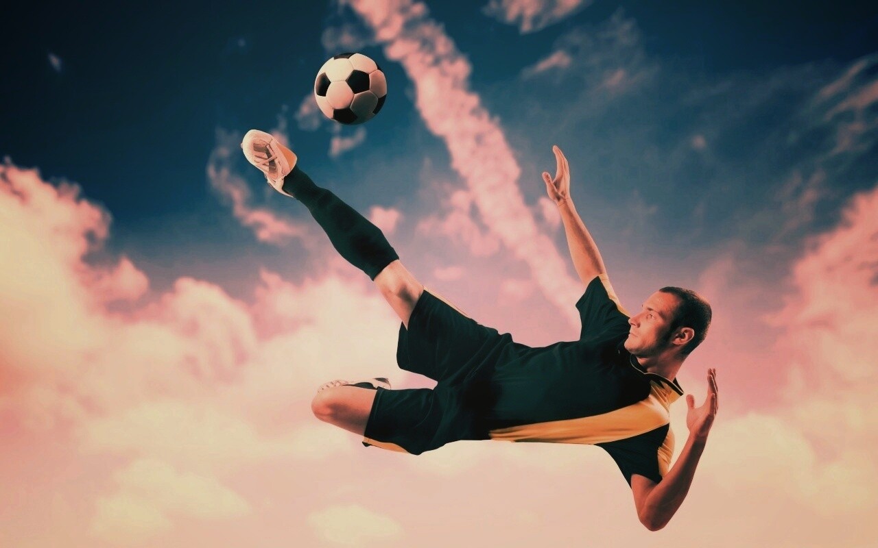 Удар по мячу обои