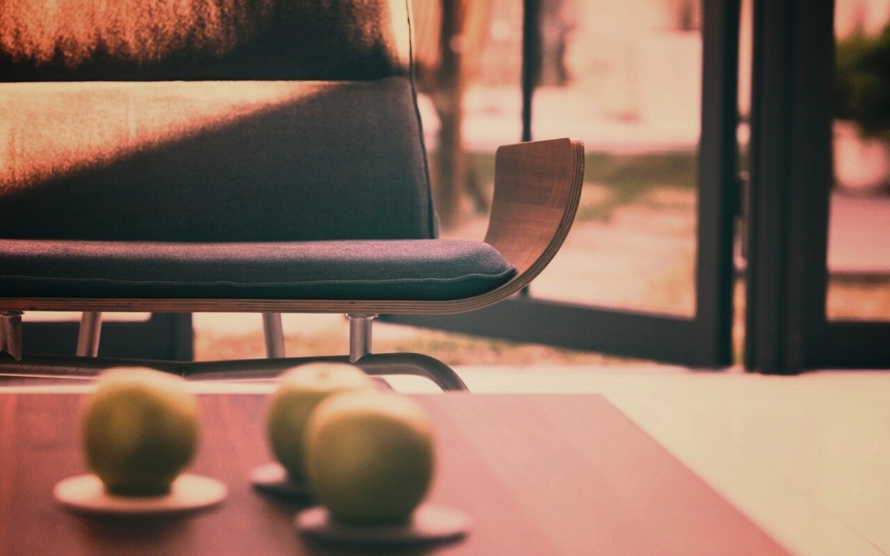 Яблоки на столе обои