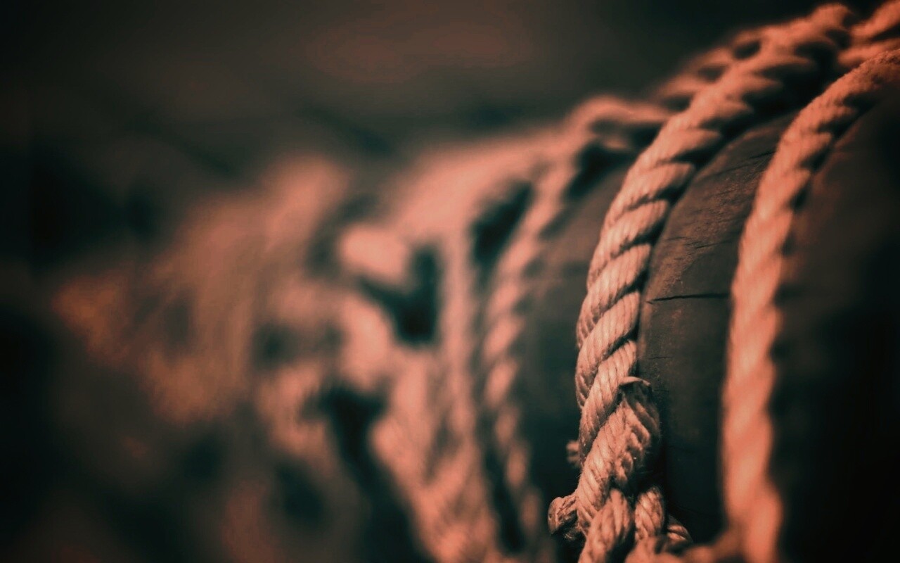 Веревка намотана на мачту обои