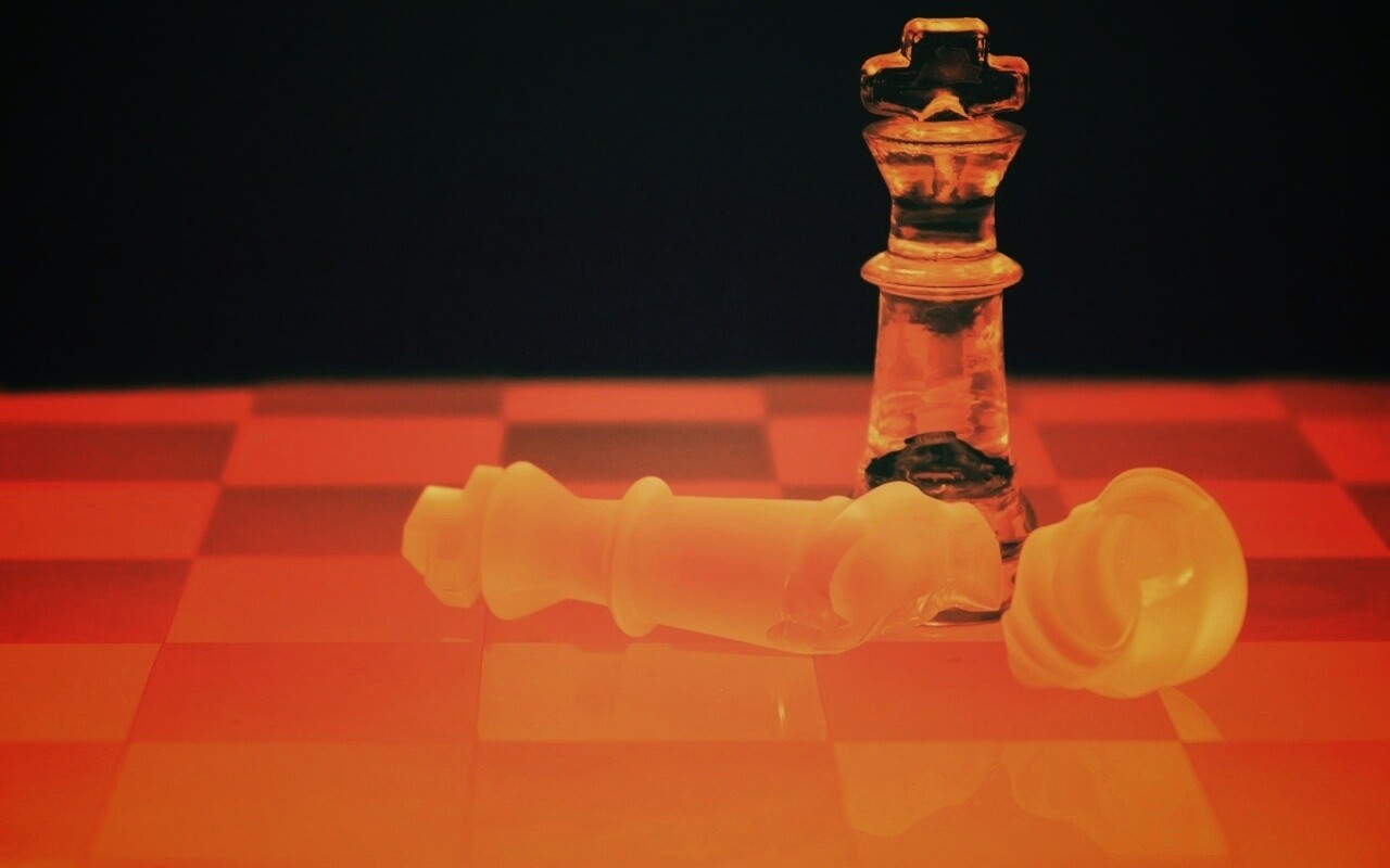 Две шахматных фигуры обои