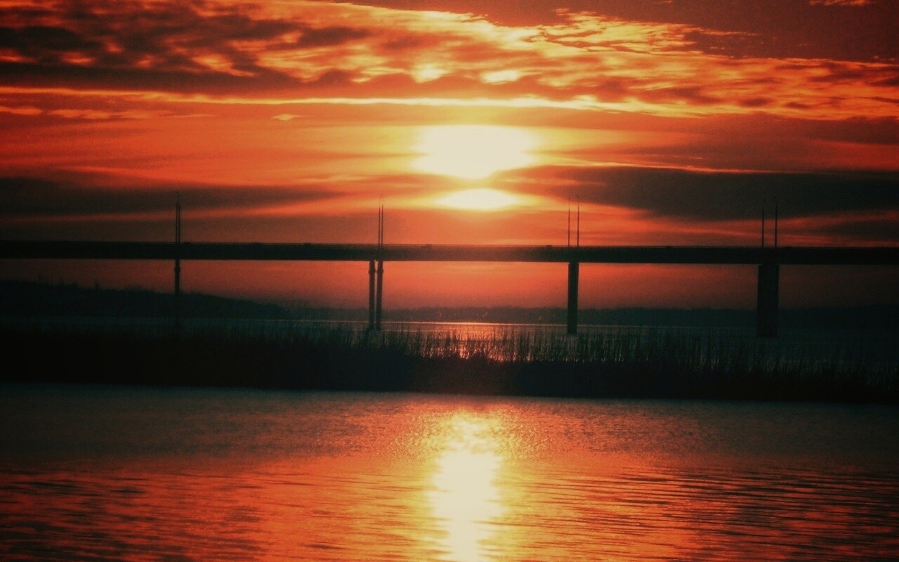 Мост на фоне заката обои