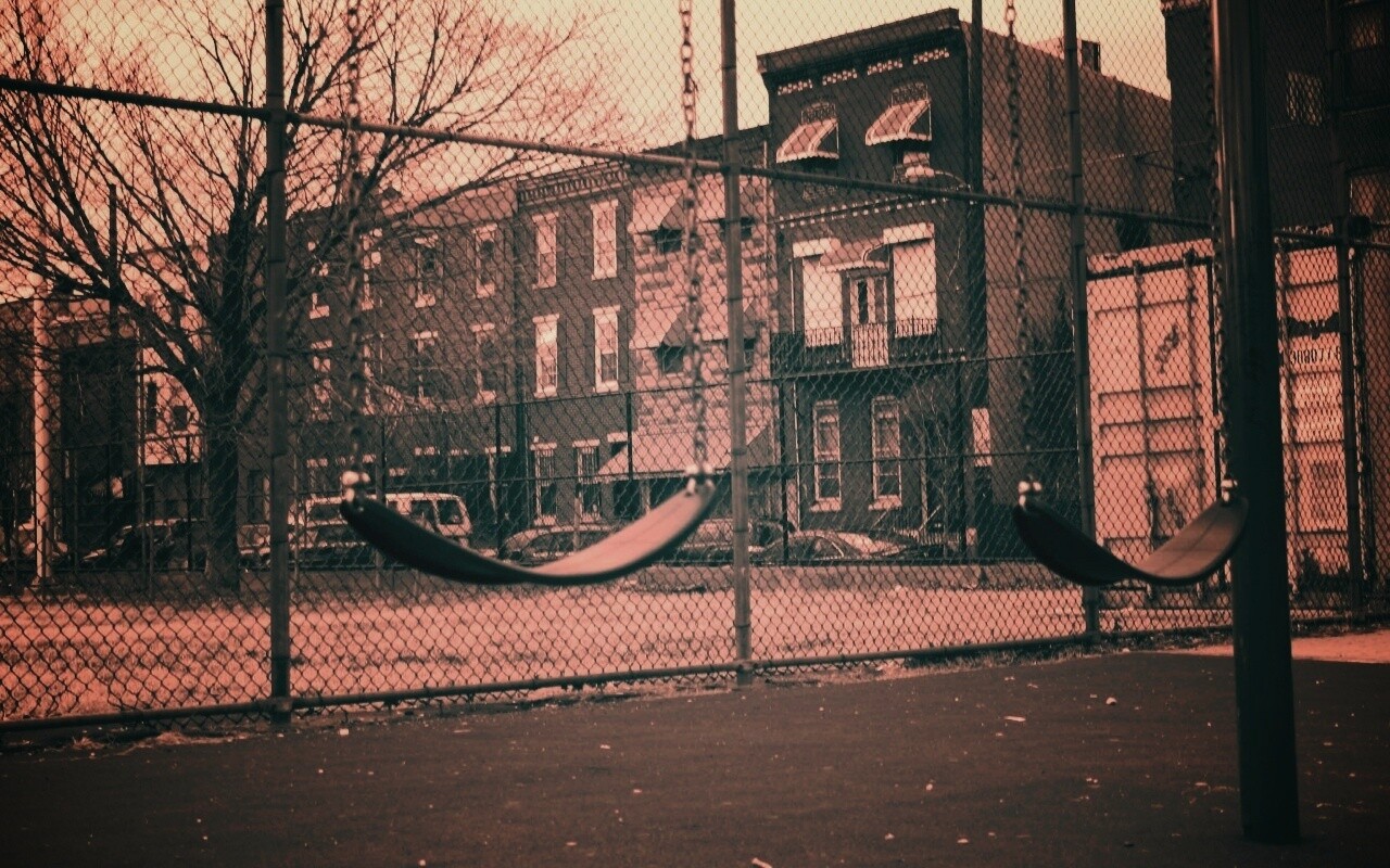 Пустые качели обои