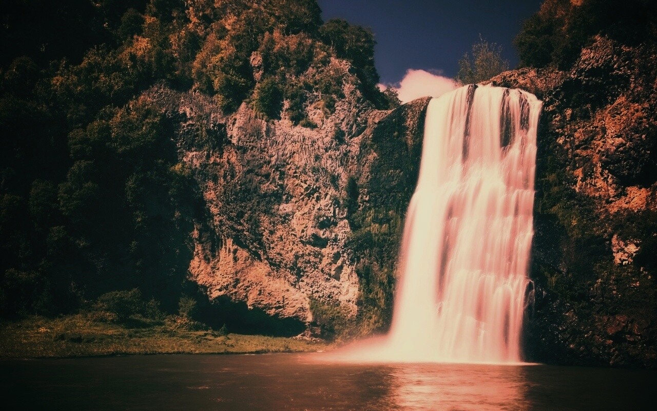 Скалистый водопад обои