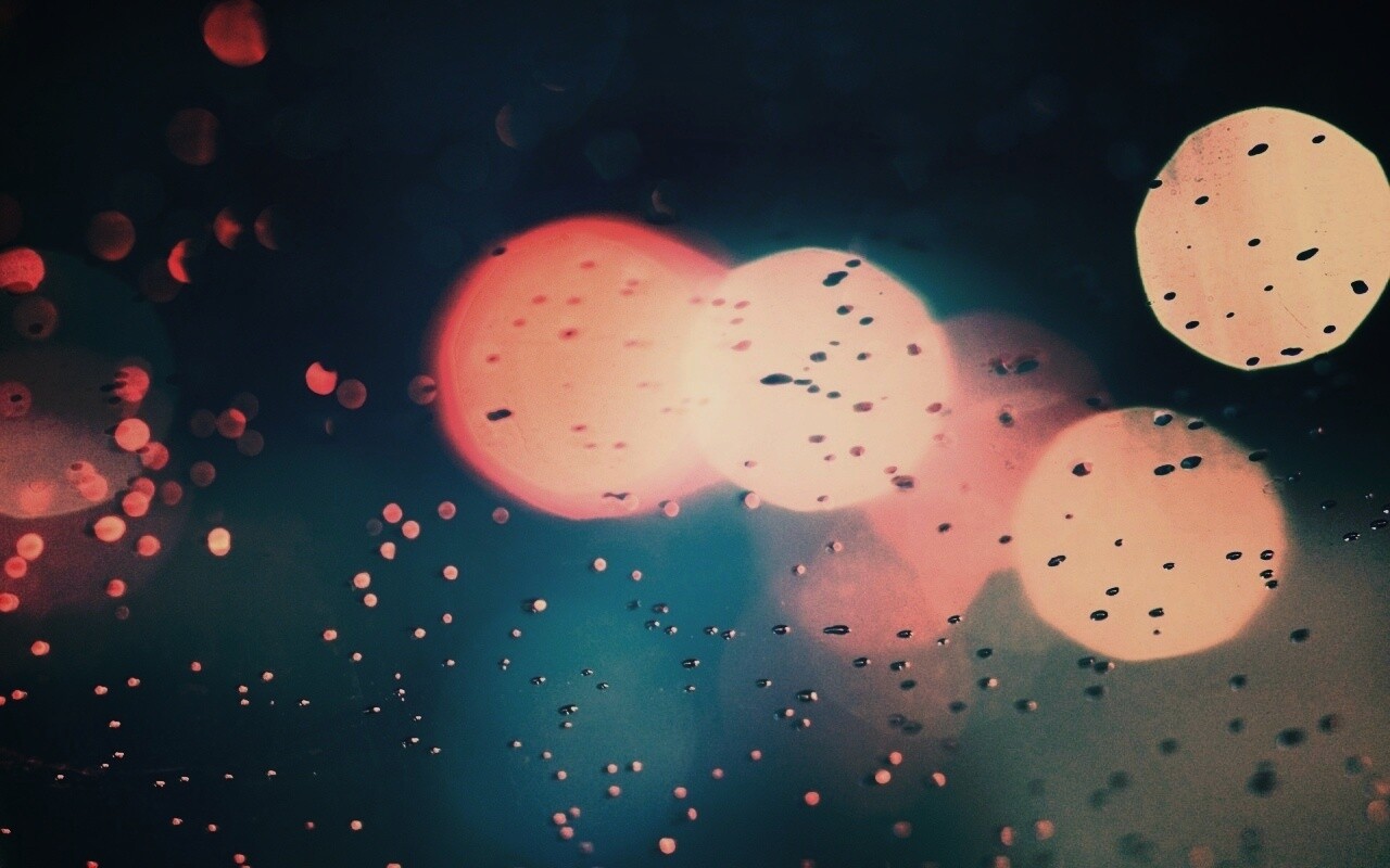 Огни, стекло и капли обои