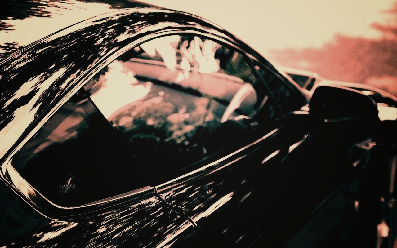 Астон-мартин боковое стекло обои