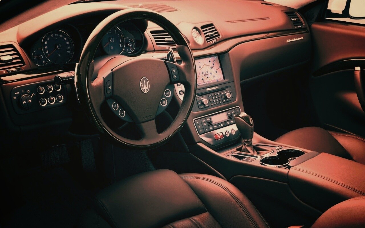 Салон Maserati Granturismo обои