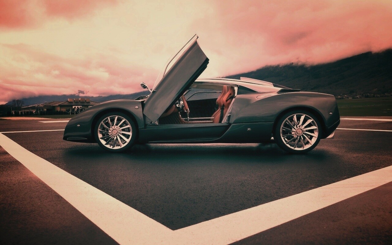 Spyker C12 на аэродроме обои