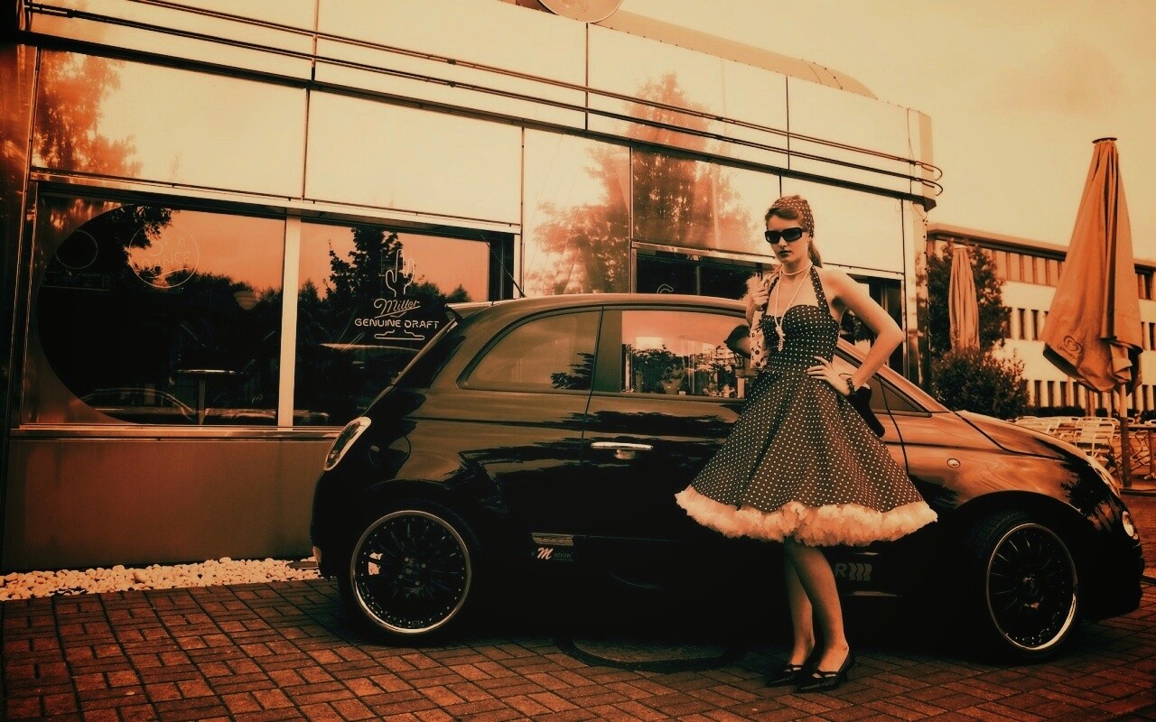 Fiat 500 и девушка обои