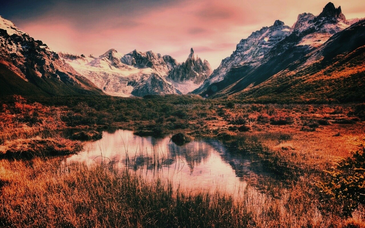 Болота на фоне гор обои