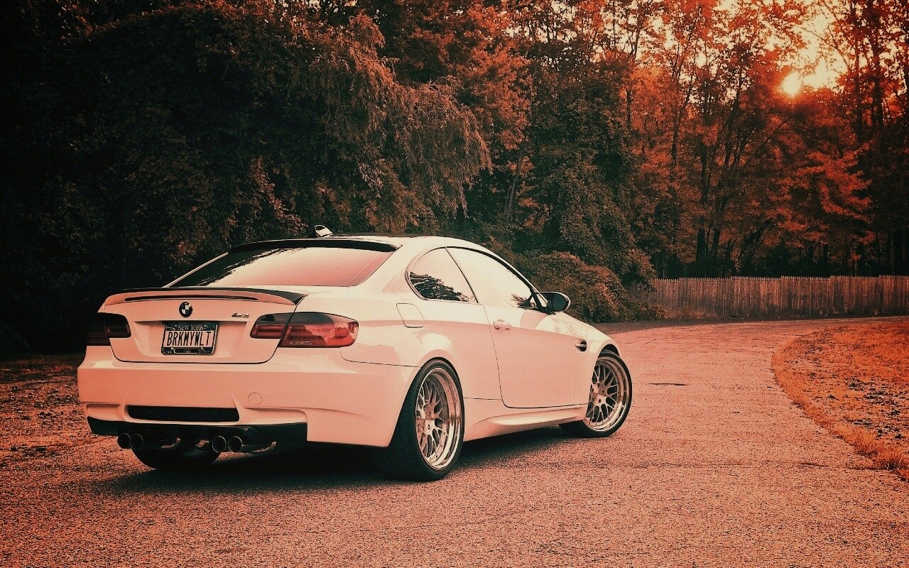 Белый BMW M3 обои