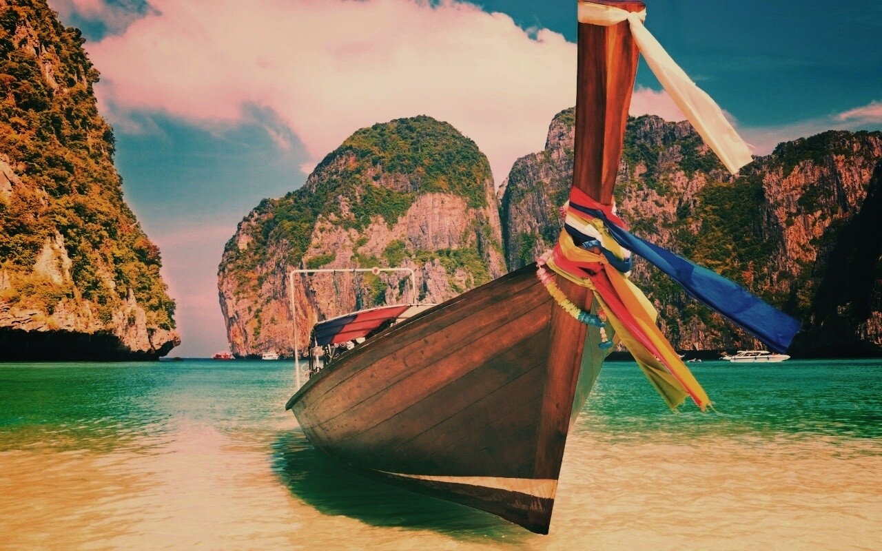 Лодка в райских водах обои
