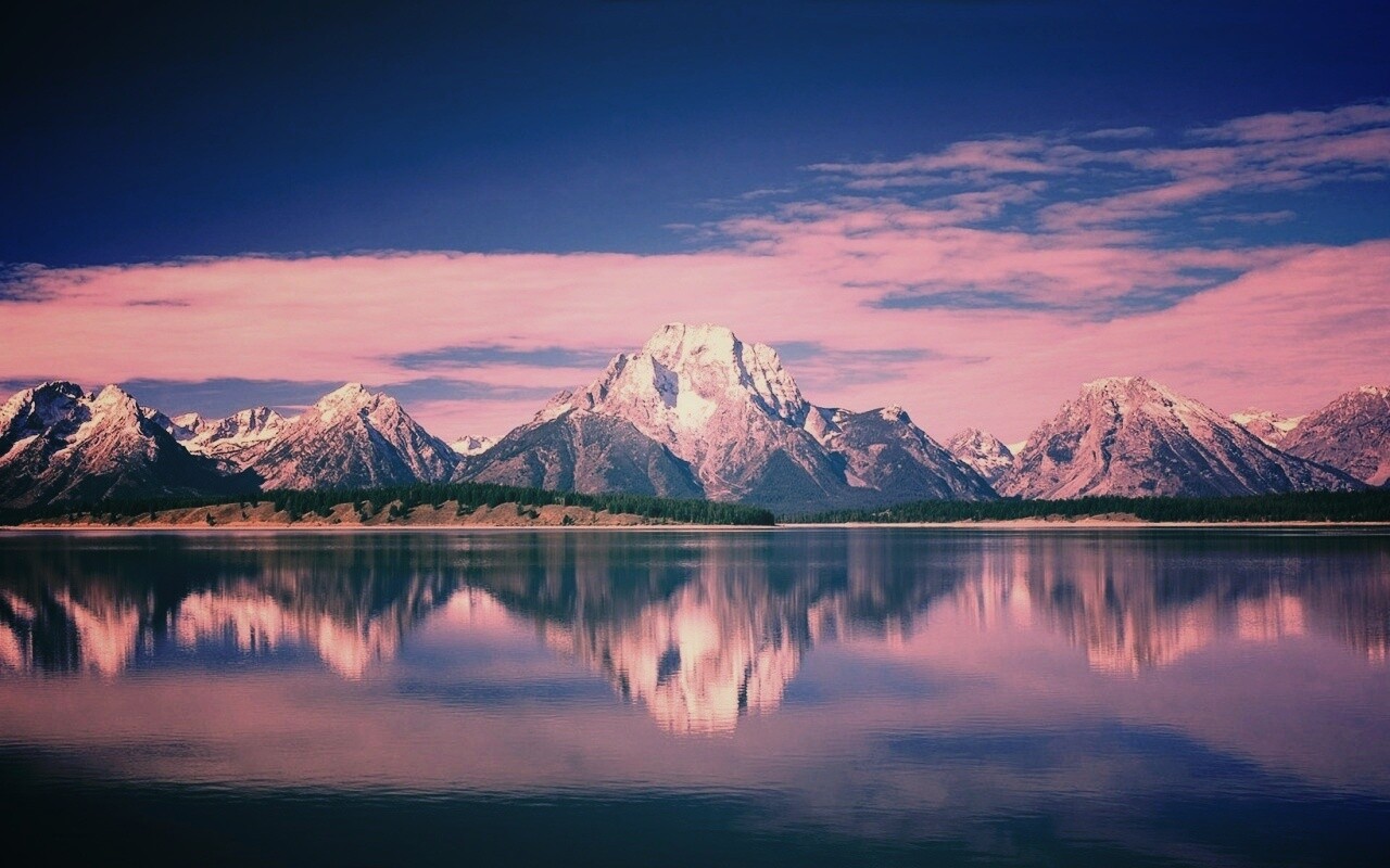 Вид на горы за озером обои