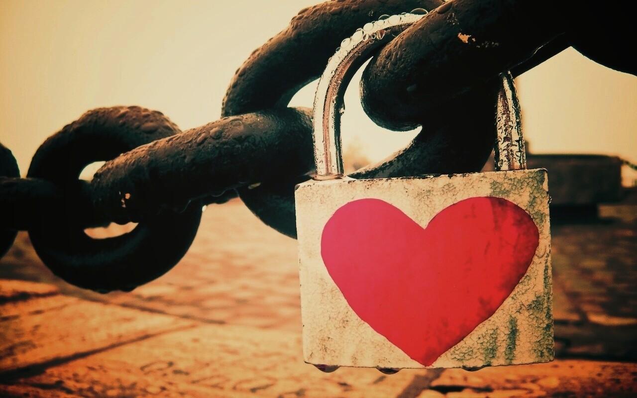 Замочек для влюбленных обои