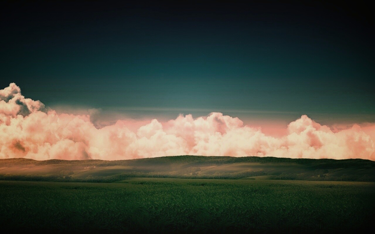 Облака у самой земли обои