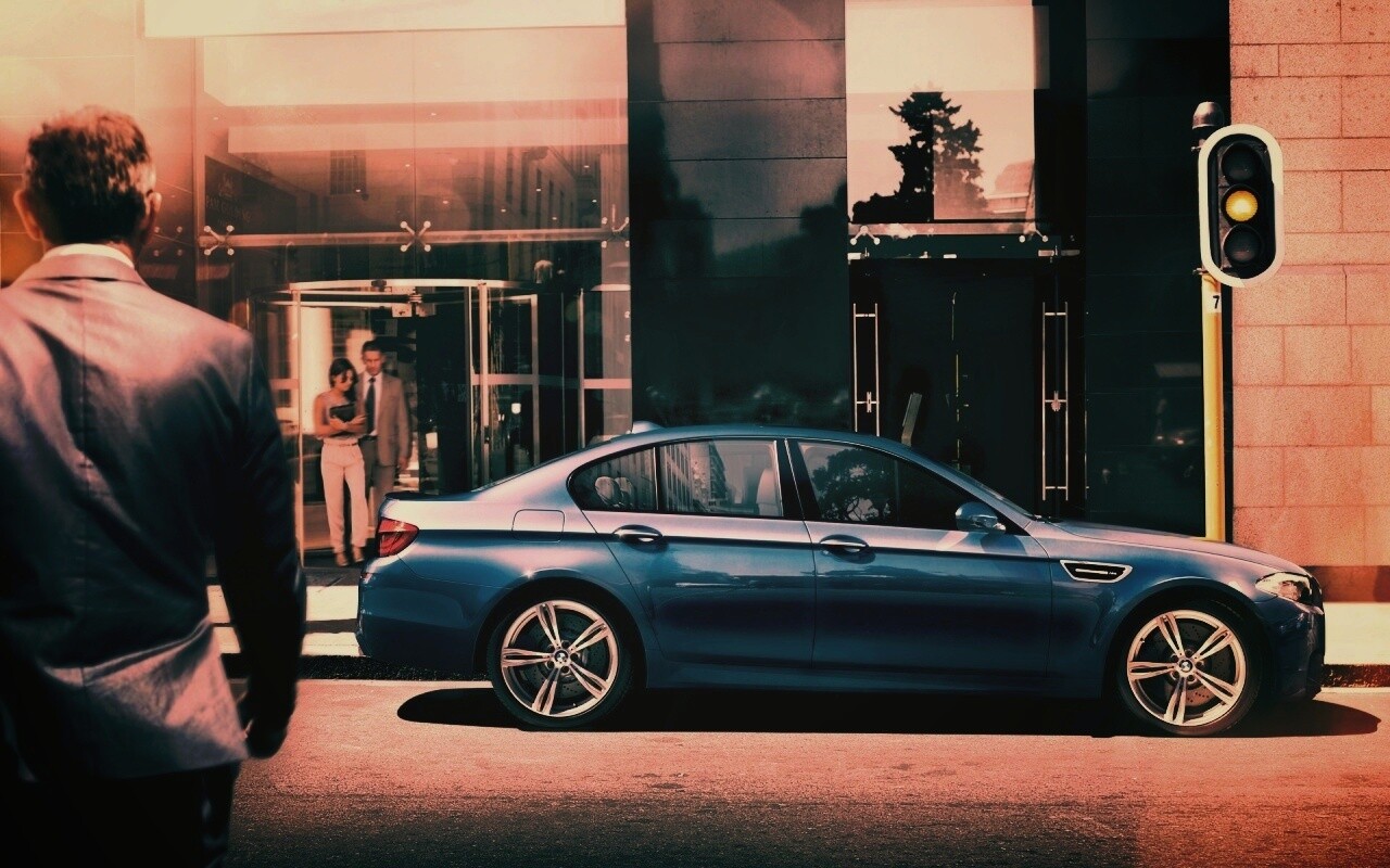 BMW F10 на светофоре обои