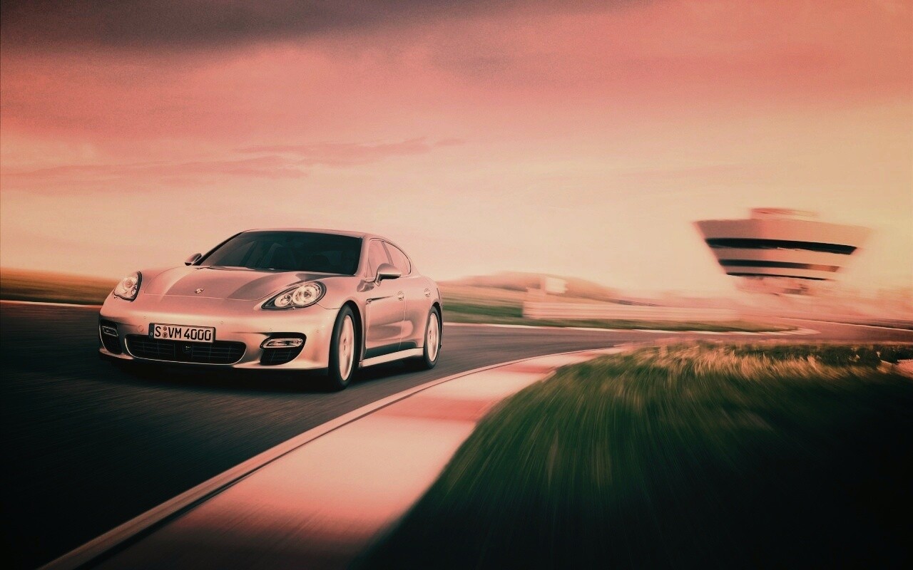 Автомобиль на треке обои